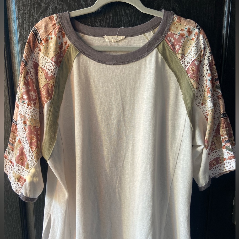 Easel Short Sleeve Top